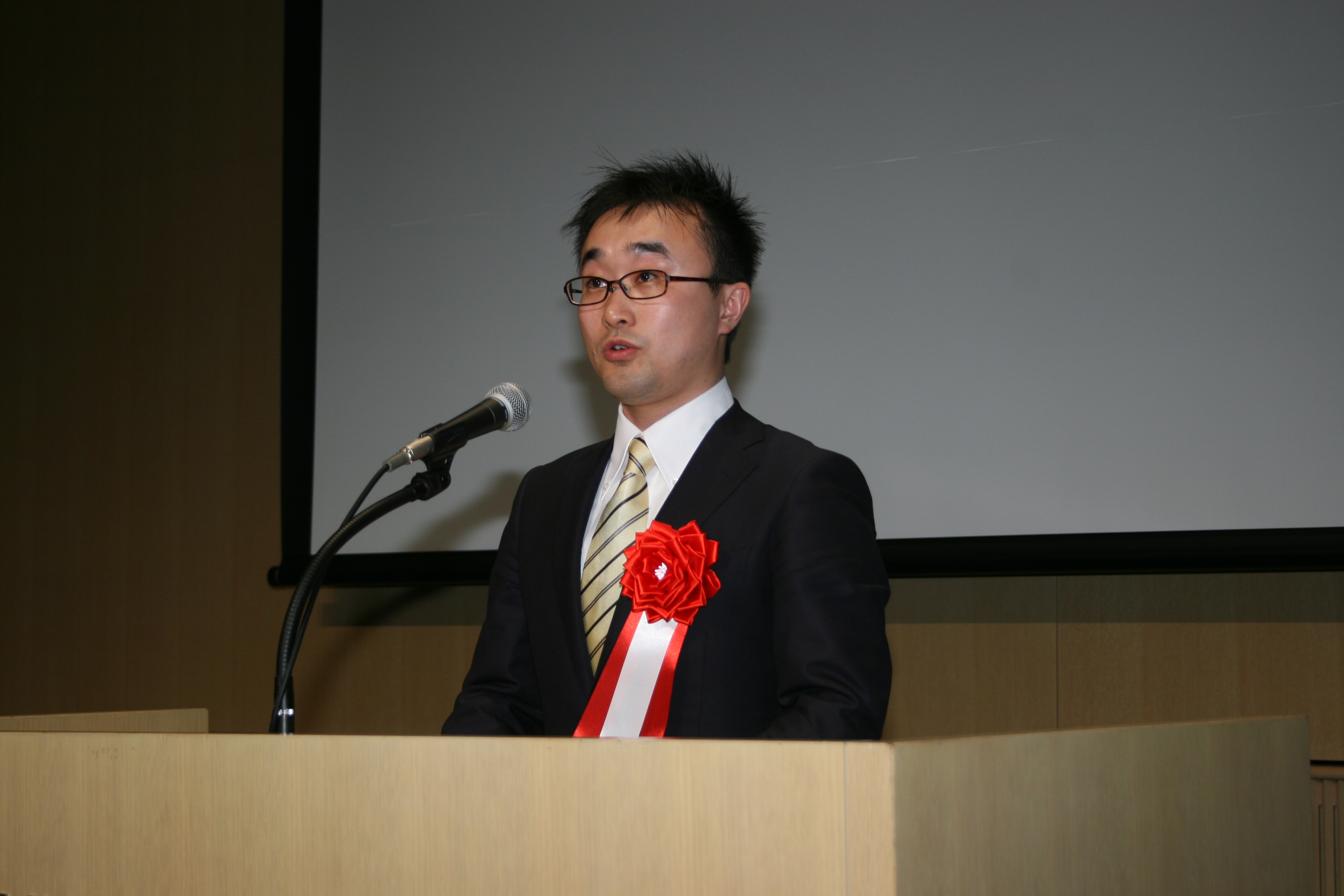 写真　劉靖 氏