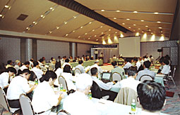 写真　フォーラム2004会場風景