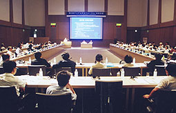 写真　フォーラム2005会場風景